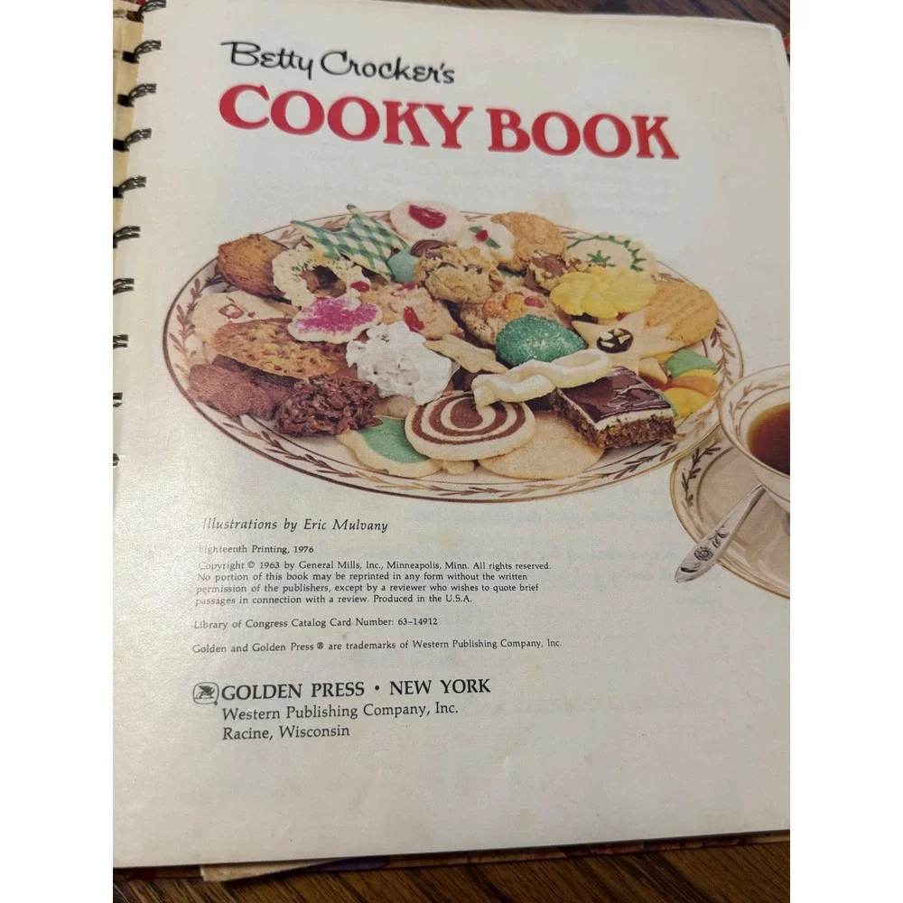Vintage 1976 Betty Crocker's Cooky Book Spiral Hardcover Retro Cookie Recipes